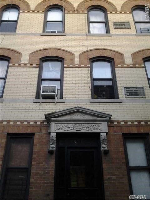 32-47 48th St in Astoria, NY - Building Photo