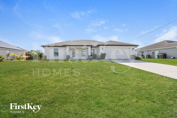 2423 NW 19th Pl in Cape Coral, FL - Building Photo