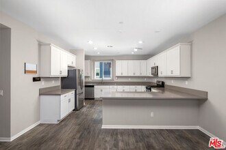 757 Daniel Freeman Cir in Inglewood, CA - Building Photo - Building Photo