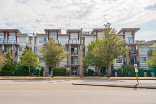 6688-6120 120 St in Surrey, BC - Building Photo