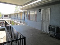 7745 Florence Ave in Downey, CA - Foto de edificio - Building Photo