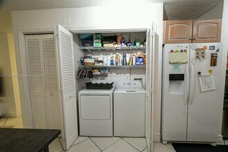 2961 Catalina St-Unit -2 in Miami, FL - Foto de edificio - Building Photo