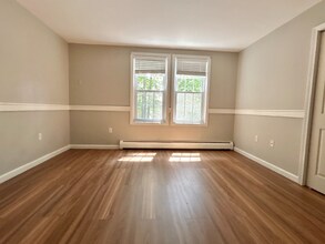 1465 Hooksett Rd in Hooksett, NH - Building Photo - Building Photo