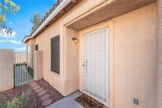 1034 Silver Stone Way in Las Vegas, NV - Building Photo - Building Photo