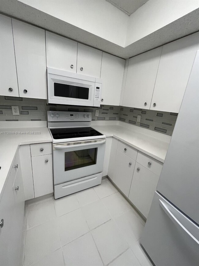 5540 NW 61st St in Coconut Creek, FL - Building Photo - Building Photo