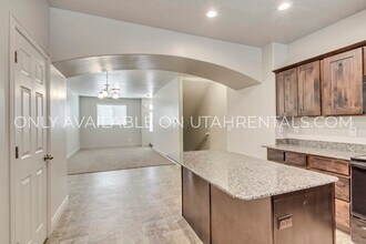 21 E 8330 S in Sandy, UT - Building Photo - Building Photo