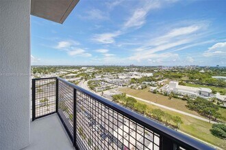 555 NE 8th St, Unit 0804 in Fort Lauderdale, FL - Building Photo - Building Photo