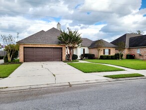 205 Southwood Dr in Lafayette, LA - Foto de edificio - Building Photo