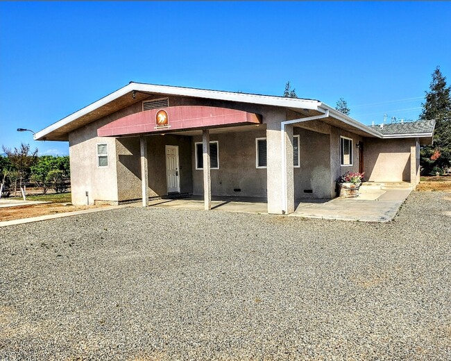 9257 Crawford Ave in Reedley, CA - Building Photo - Building Photo