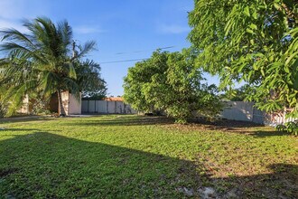 561 NE 38th St in Pompano Beach, FL - Building Photo - Building Photo