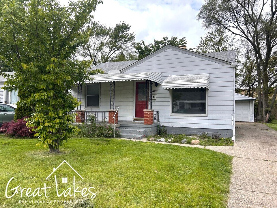 6871 Republic Ave in Warren, MI - Building Photo