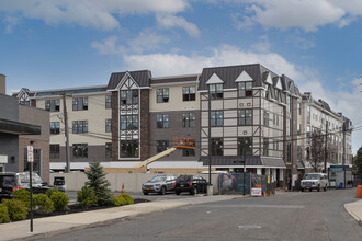 The Cornerstone Yorkshire in Lynbrook, NY - Foto de edificio - Building Photo