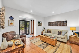 6870 SW 77th Terrace in South Miami, FL - Building Photo - Building Photo