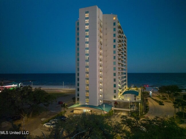 2060 Beach Blvd, Unit 105 in Biloxi, MS - Building Photo - Building Photo