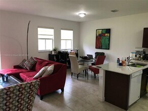 290 NW 109th Ave in Miami, FL - Building Photo - Building Photo