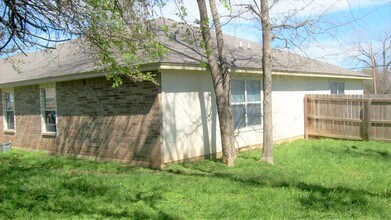320 W Church Ave, Unit A in Killeen, TX - Foto de edificio - Building Photo