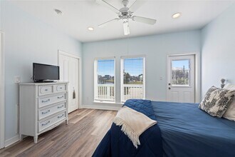 1640 Windsong Way in Tiki Island, TX - Building Photo - Building Photo