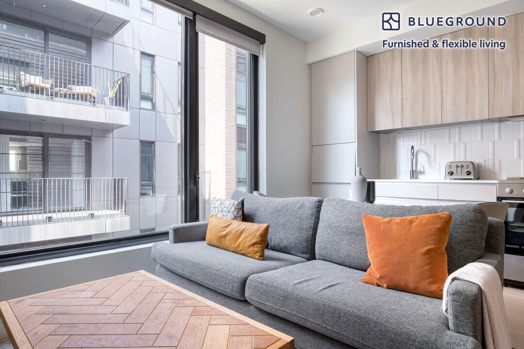 35 W 2nd St in Boston, MA - Building Photo