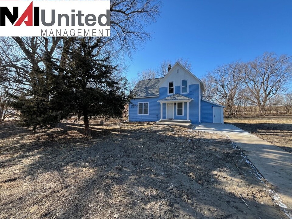 1729 Old Hwy 141 in Sergeant Bluff, IA - Building Photo