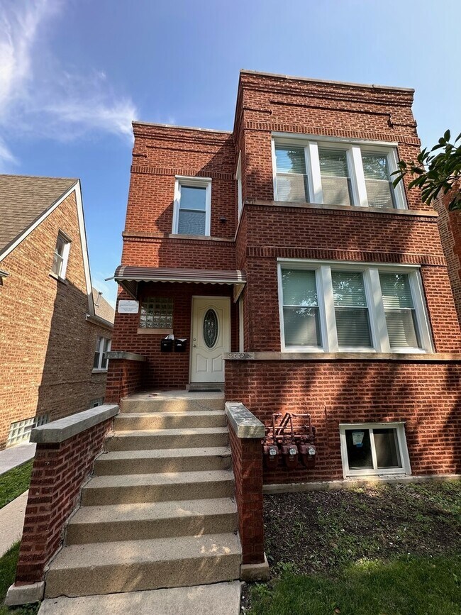property at 5332 W Newport Ave