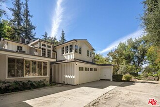7972 Mulholland Dr in Los Angeles, CA - Building Photo - Building Photo