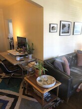 209-211 N Tennant St in Dallas, TX - Building Photo - Building Photo