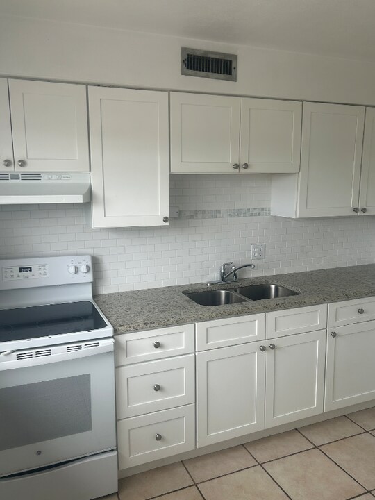 125 Cleveland Ave in Cocoa Beach, FL - Building Photo