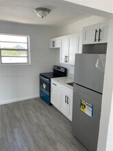 1261 NW 59th St in Miami, FL - Building Photo - Building Photo