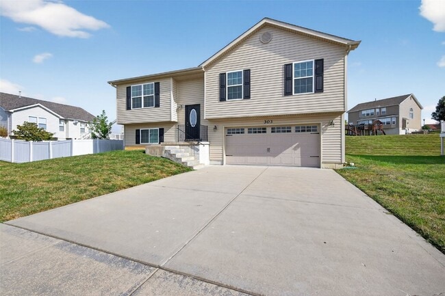 303 Shadow Trace Dr in Wentzville, MO - Building Photo - Building Photo