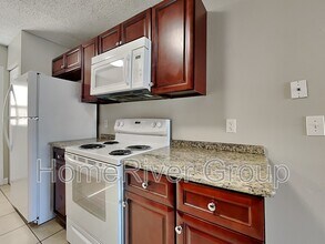 681 W Rosewood Ln in Tavares, FL - Building Photo - Building Photo