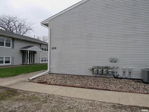 104 E 9th Ave in Colona, IL - Foto de edificio - Building Photo