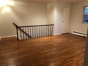 1169 Valley Rd-Unit -B in Wayne, NJ - Foto de edificio - Building Photo