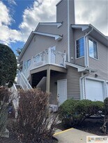 36 Stevens Ct in Bedminster, NJ - Building Photo