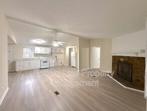 2400 Hart Rd in Charlotte, NC - Building Photo - Building Photo