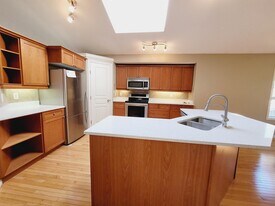 8218 Shaske Pl NW in Edmonton, AB - Building Photo