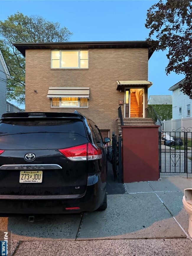 property at 967 E 23rd St