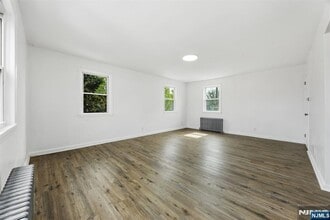 826 7th St in Secaucus, NJ - Foto de edificio - Building Photo