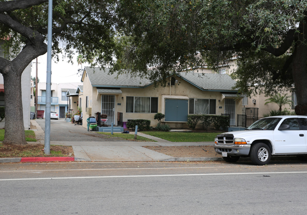 416 Riverdale Dr in Glendale, CA - Foto de edificio