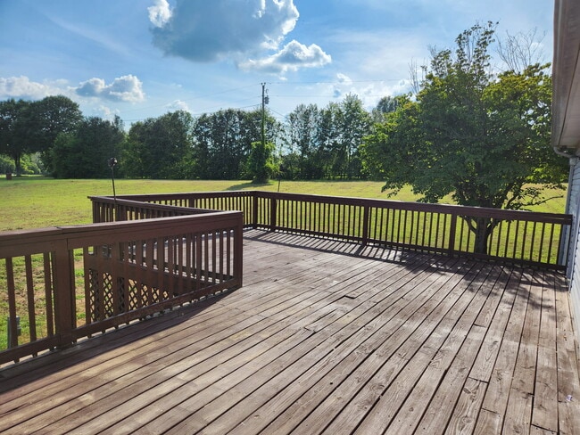 1069 Pickle Rd in Culleoka, TN - Building Photo - Building Photo