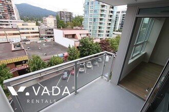 125 E 14th St in North Vancouver, BC - Building Photo - Building Photo
