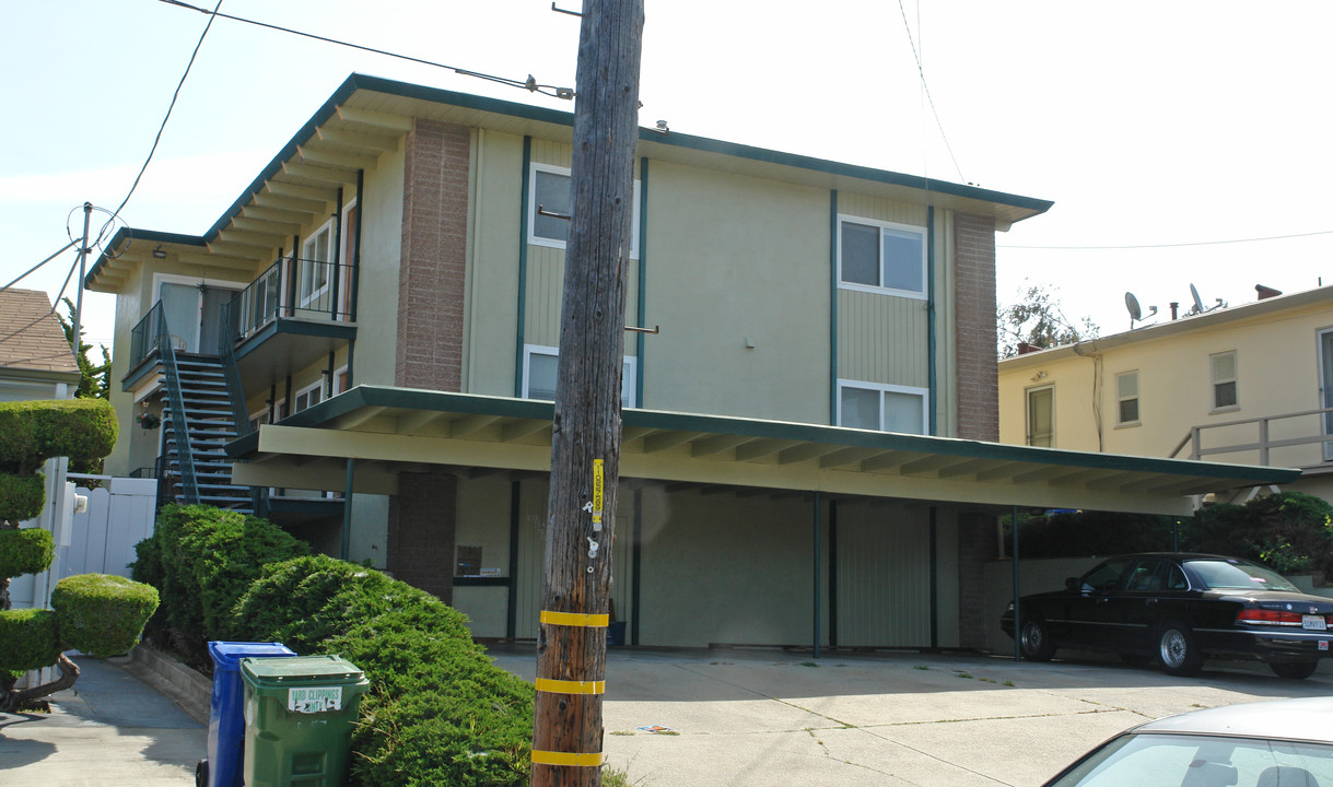 828 Lexington Ave in El Cerrito, CA - Building Photo