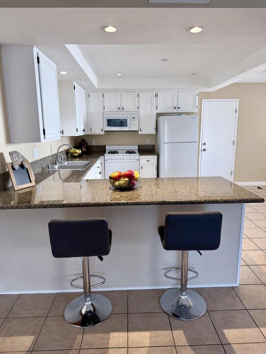 1636 Pso De La Palma in Palm Springs, CA - Building Photo