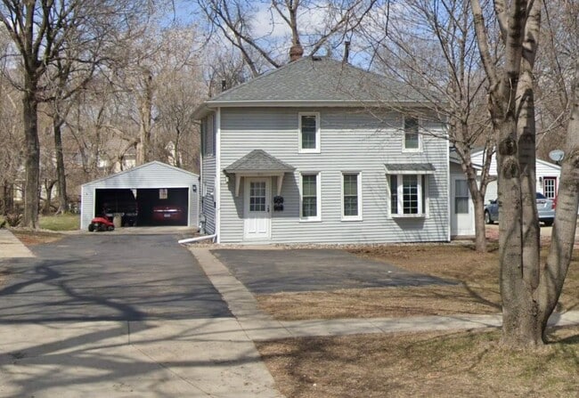 property at 411 N 3rd St