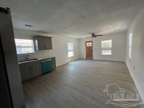 1722 N Davis Hwy in Pensacola, FL - Building Photo - Building Photo