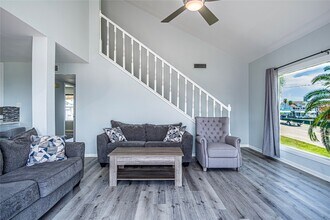 301 Commander Dr in Tiki Island, TX - Building Photo - Building Photo