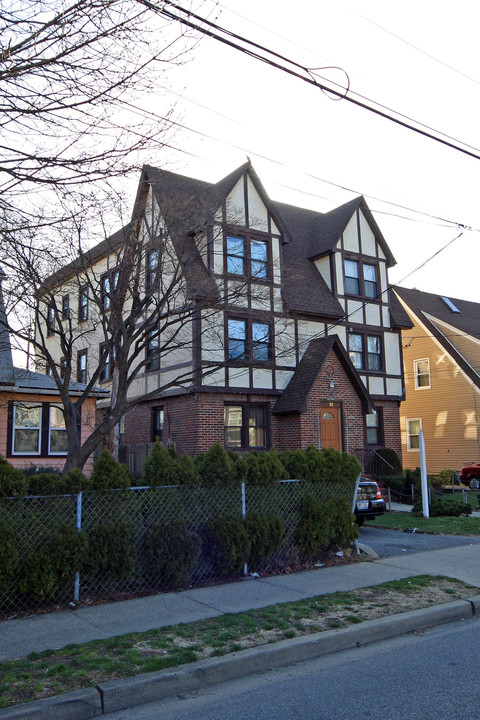 322 Washington St in Hempstead, NY - Building Photo