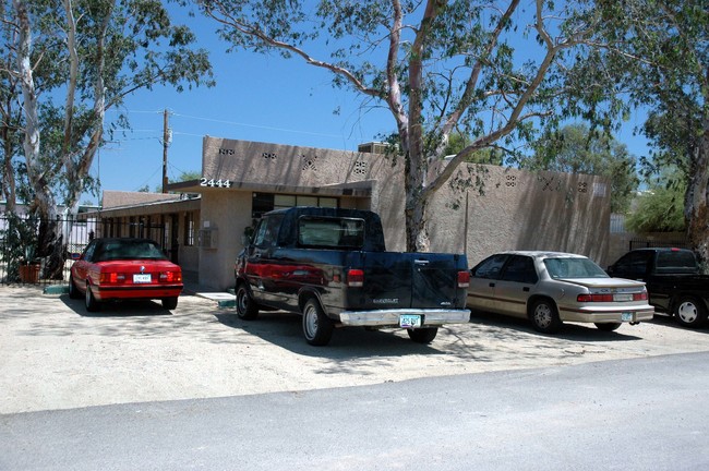 Paradise Valley Park in Phoenix, AZ - Foto de edificio - Building Photo