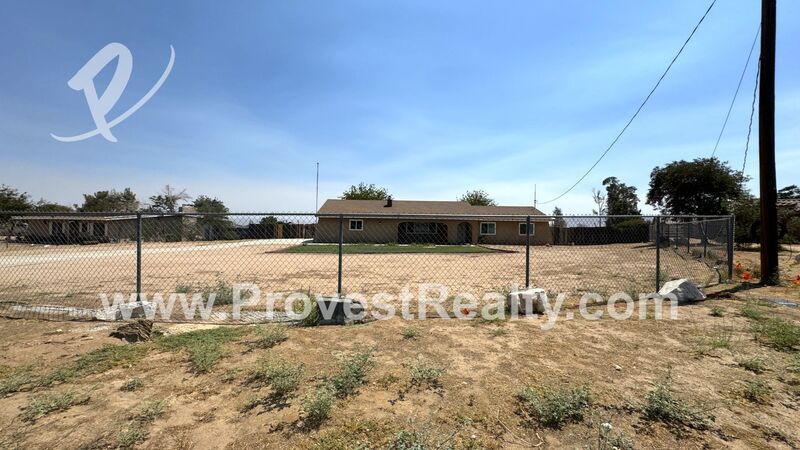 9811 Arroyo Ave in Hesperia, CA - Building Photo