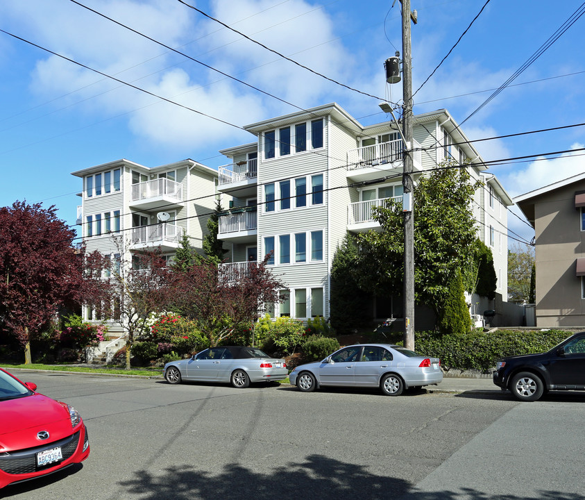 Courtyard Apartments in Seattle, WA - Building Photo