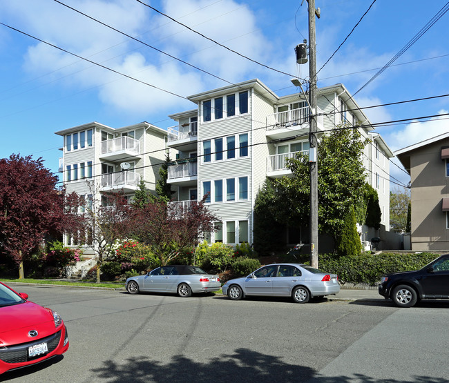 Courtyard Apartments